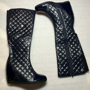 French Blu quilted hidden wedge boots. Patent detail.